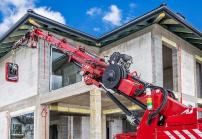 construction-window-crane-lifts-window-at-resident-2025-06-10-08-19-40-utc-min